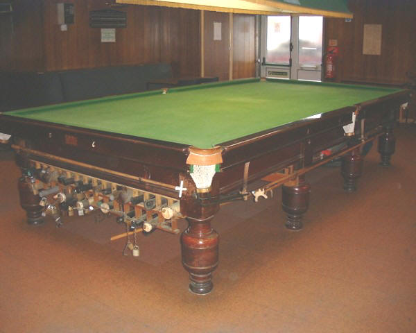 standard club table